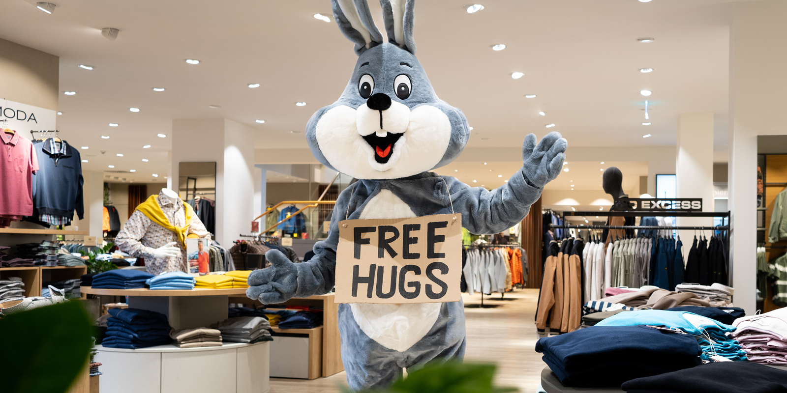 Free Hugs vom Osterhasen | Bruchsal