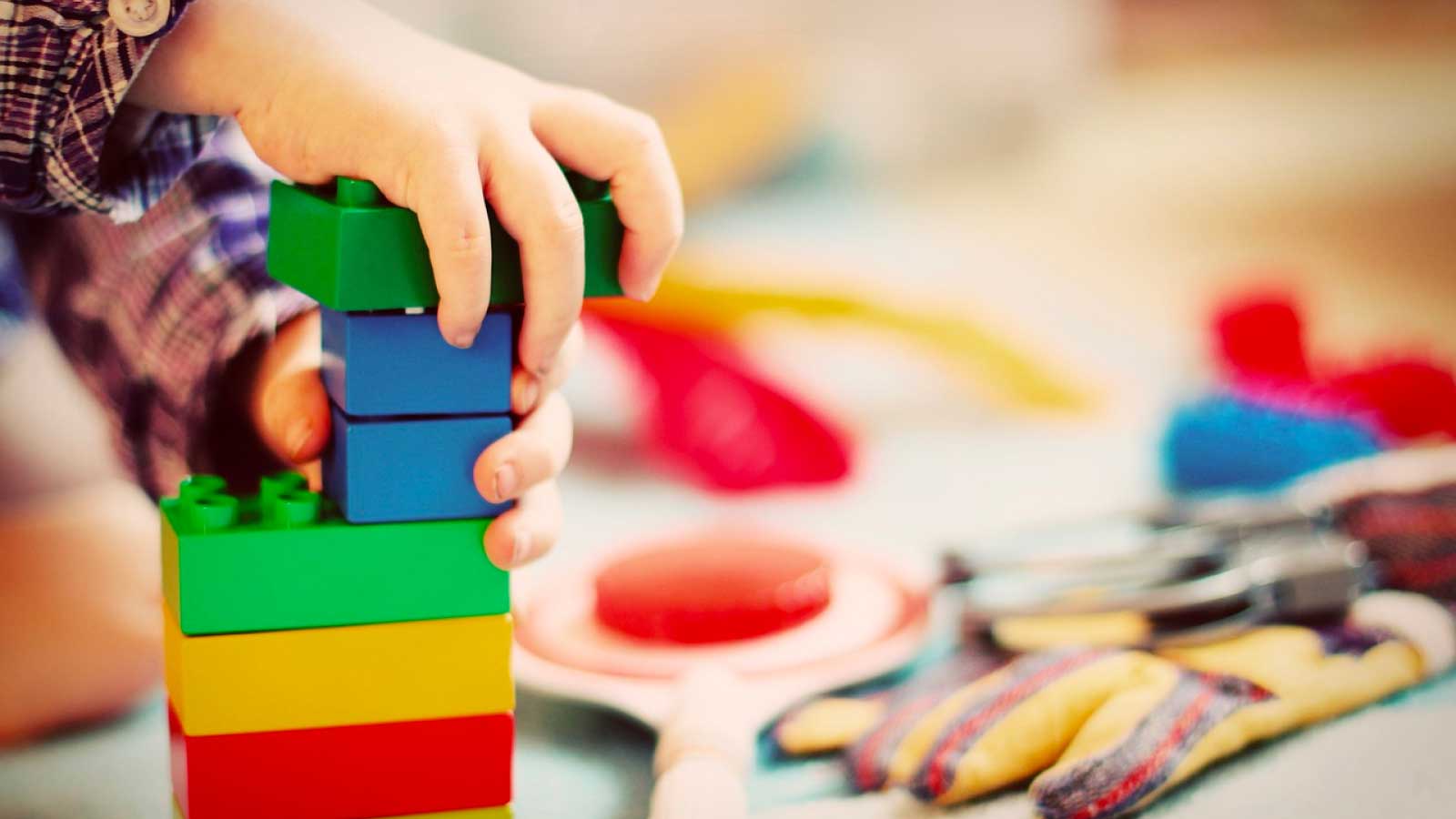 Spielzeugkiste für Kinder im Modehaus Jost
